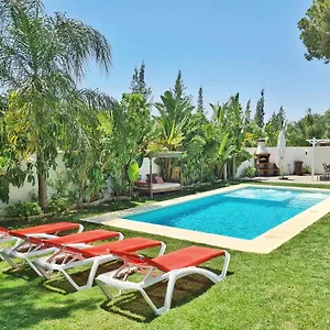 villa-edn-lujo-con-piscina-jacuzzi-karaoke.es-andalucia.com/